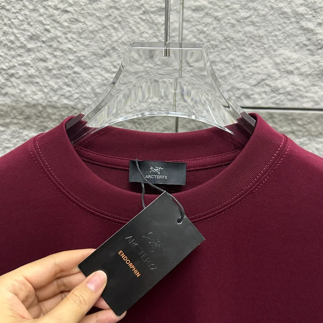 ARC'TERYX* * 2025 New Arrival Classic logo T Same Style ：Black White Size： S （90-130 ） M （120-150 ） L （140-165 ） XL （160-180 ） XXL （180 ）